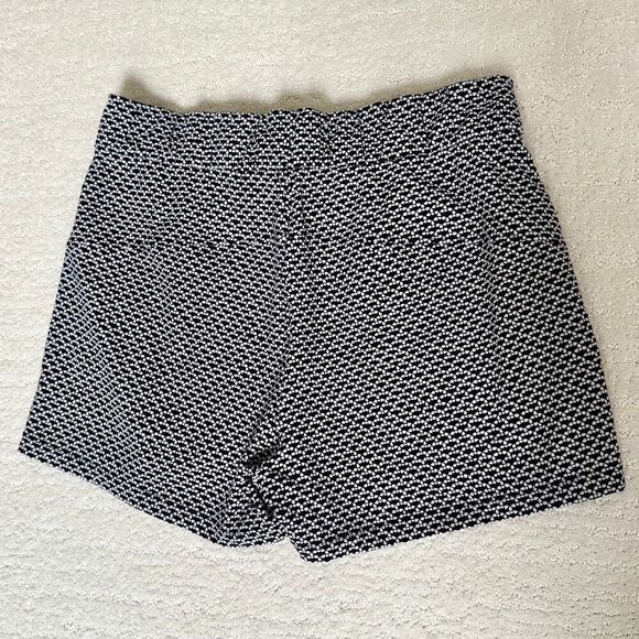 Lululemon Athletica On The Fly Shorts in Monochromatic Black Print - US Women’s - Picture 3 of 14